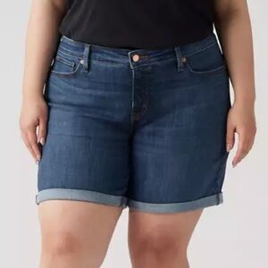 Levi’s women’s mid length shorts blue denim size 22w plus size